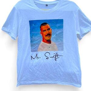 “Mr. Swift” Travis Kelce Graphic T-Shirt Kansas City Chiefs Fan Tee - M